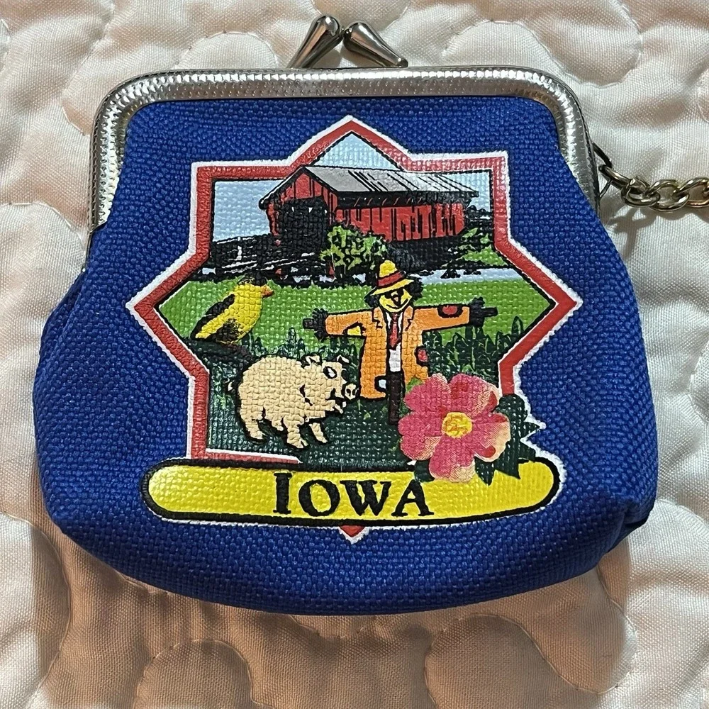 Vintage IOWA Coin Purse Keychain Keyring Change Purse Kiss Clasp Souvenir Gift